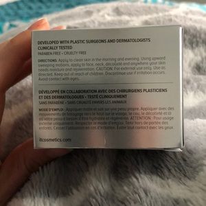 it cosmetics Makeup - it Cosmetics Confidence In A Cream Moisturizer it cosmetics Makeup - it Cosmetics Confidence In A Cream Moisturizer